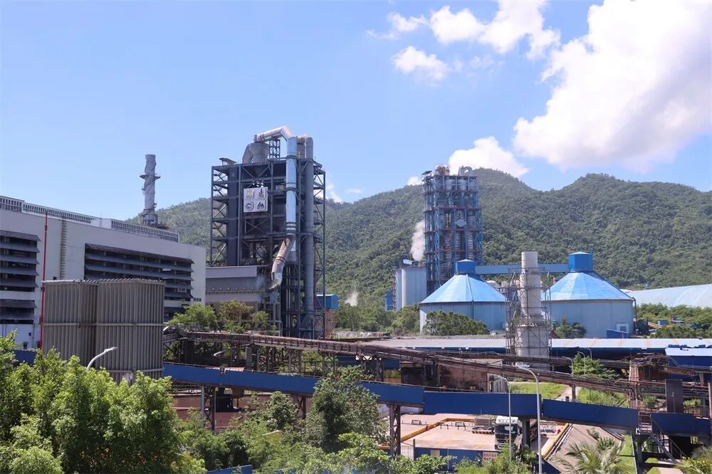 昌江(jiang)100%建(jian)成(cheng)綠色礦山(shān)：從(cong)“工(gong)業鏽帶”到(dao)“生(sheng)态畫卷”的(de)蝶變